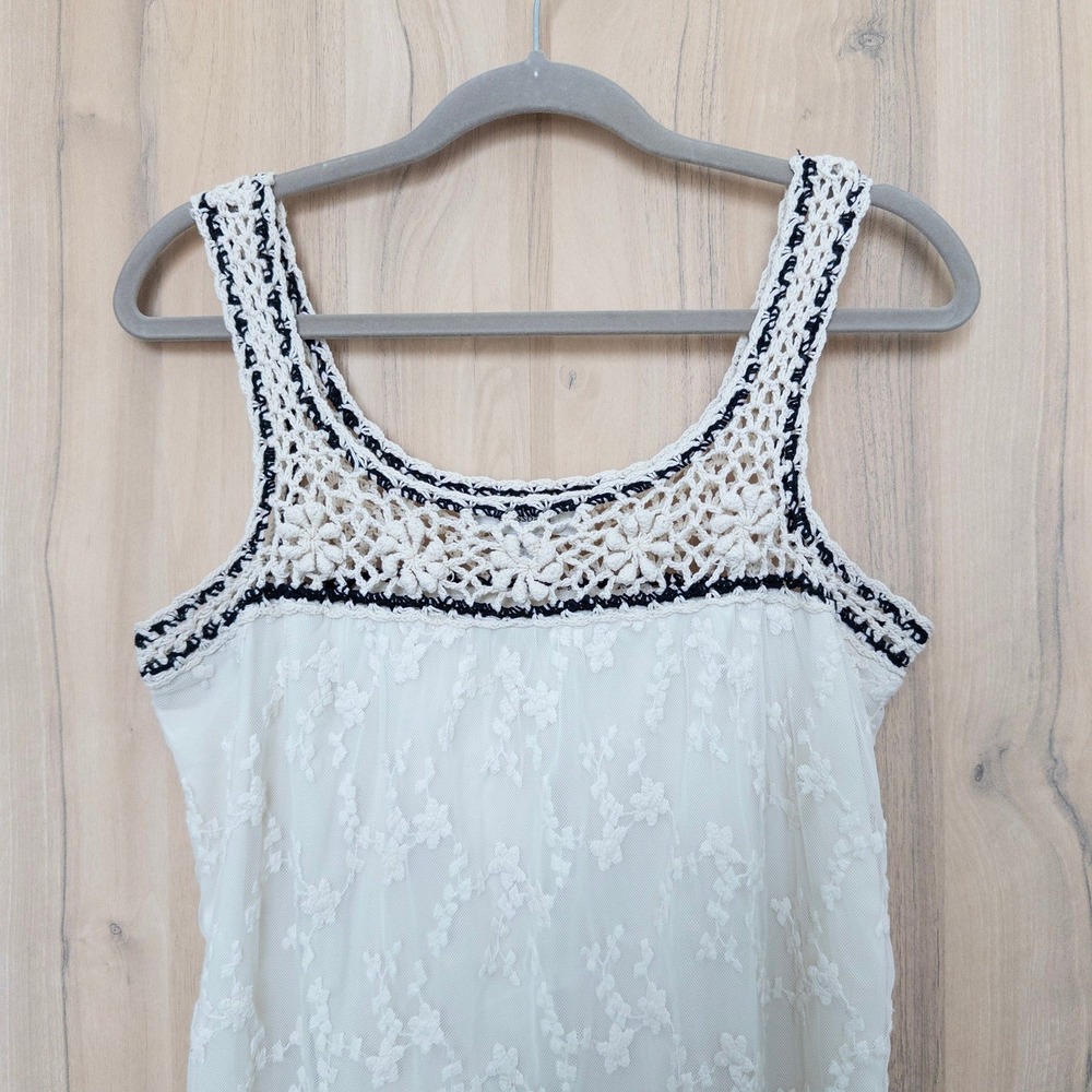 Womens Lace Crochet Top Medium White Floral Boho Cottage Romantic Feminine - Picture 3 of 8
